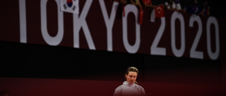 Cool, calm Coyle fences her way into top three at Tokyo 2020