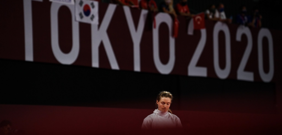 Cool, calm Coyle fences her way into top three at Tokyo 2020